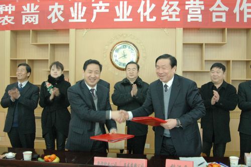 敦煌種業(yè)與巨龍農網公司簽訂農業(yè)產業(yè)化經營合作協(xié)議