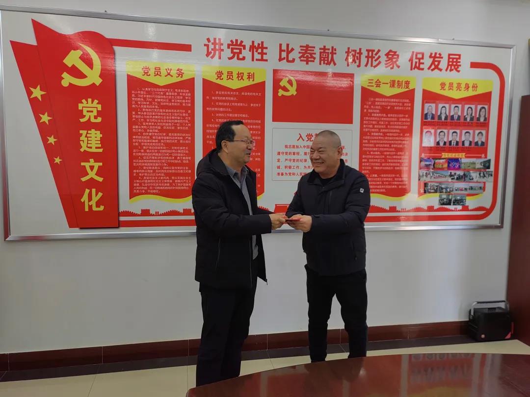 敦煌種業(yè)領(lǐng)導(dǎo)看望慰問公司老干部、老黨員及困難黨員職工