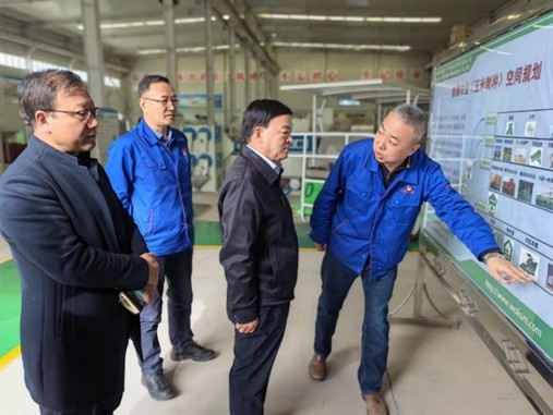 敦煌種業(yè)黨委書記、董事長劉興斌等到奧凱種機、慶和農(nóng)業(yè)公司洽談交流